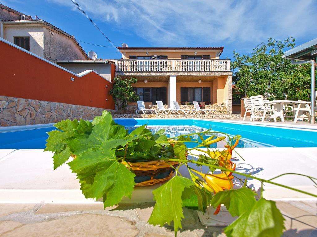 House Puntizela 747 Villa Pula Bagian luar foto