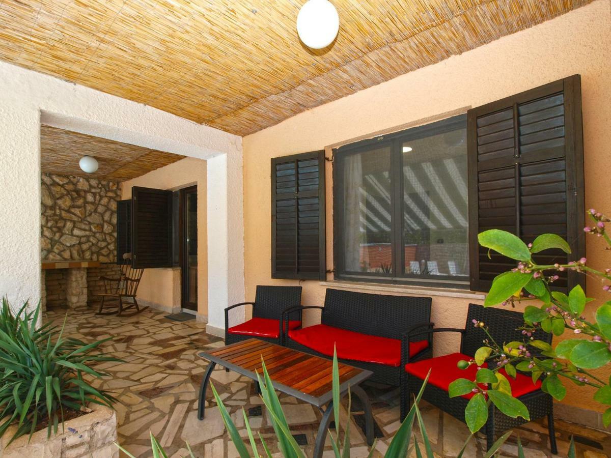 House Puntizela 747 Villa Pula Bagian luar foto