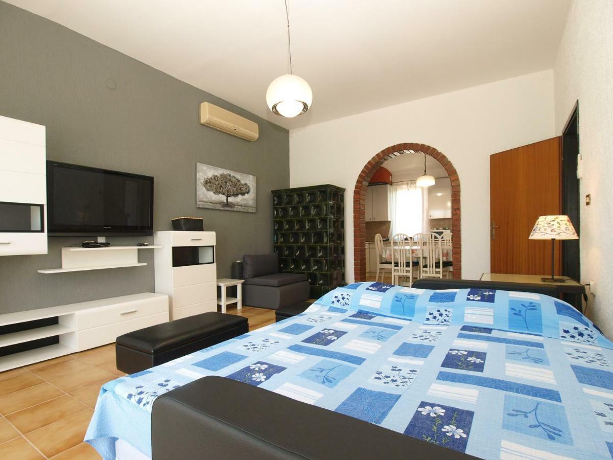House Puntizela 747 Villa Pula Bagian luar foto